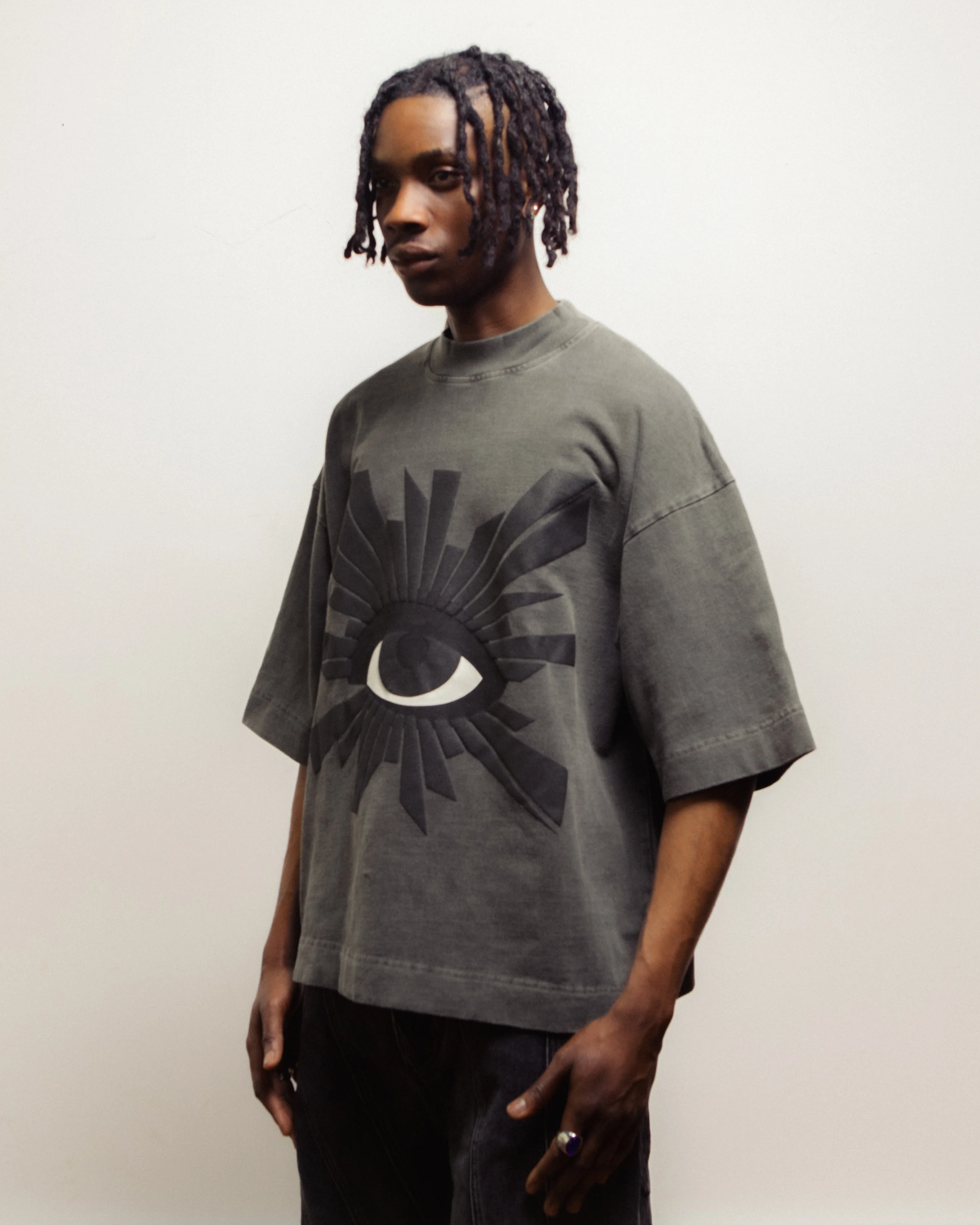 ALL-SEEING HEAVYWEIGHT TEE IN SABLE - Image 8