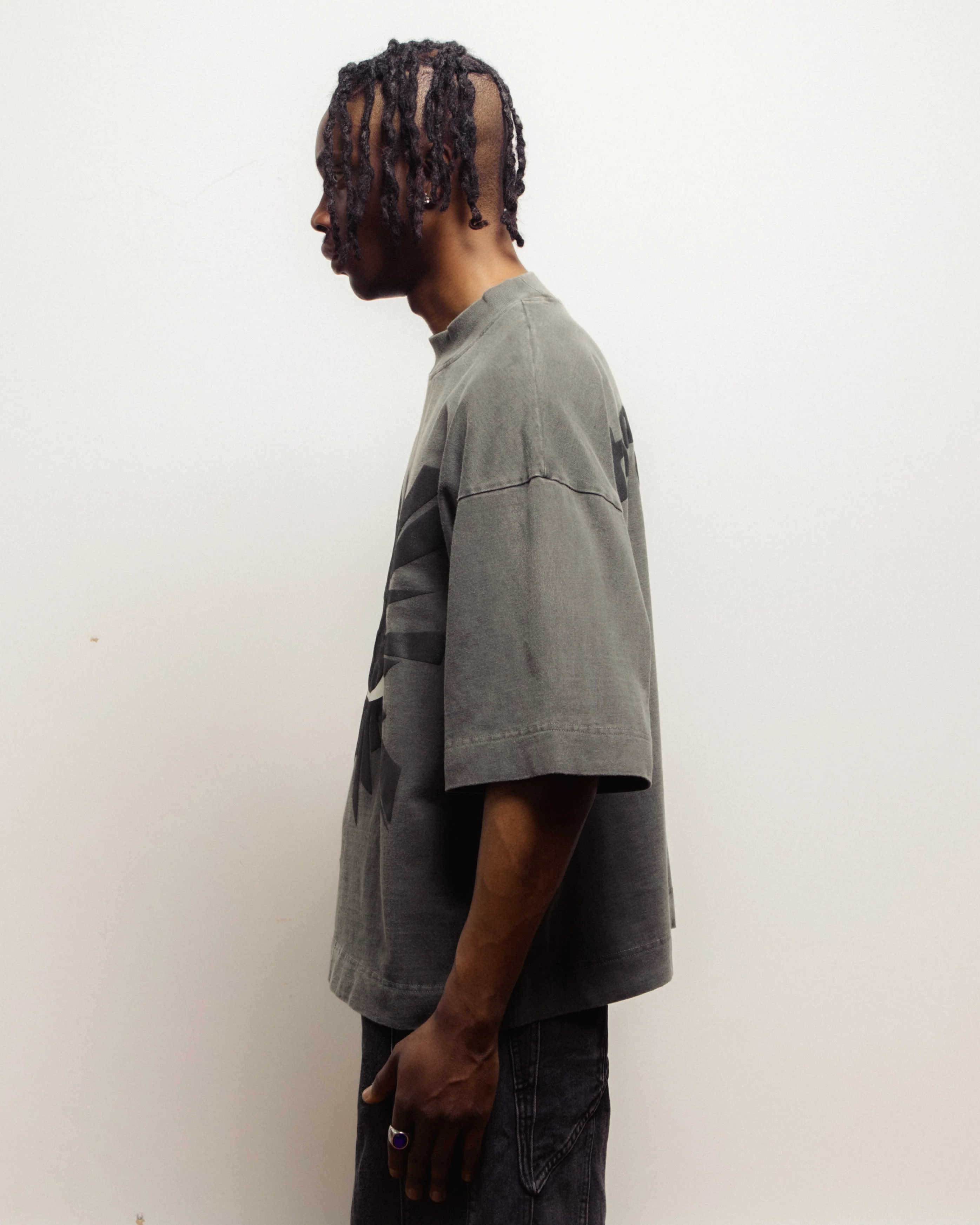 ALL-SEEING HEAVYWEIGHT TEE IN SABLE - Image 9