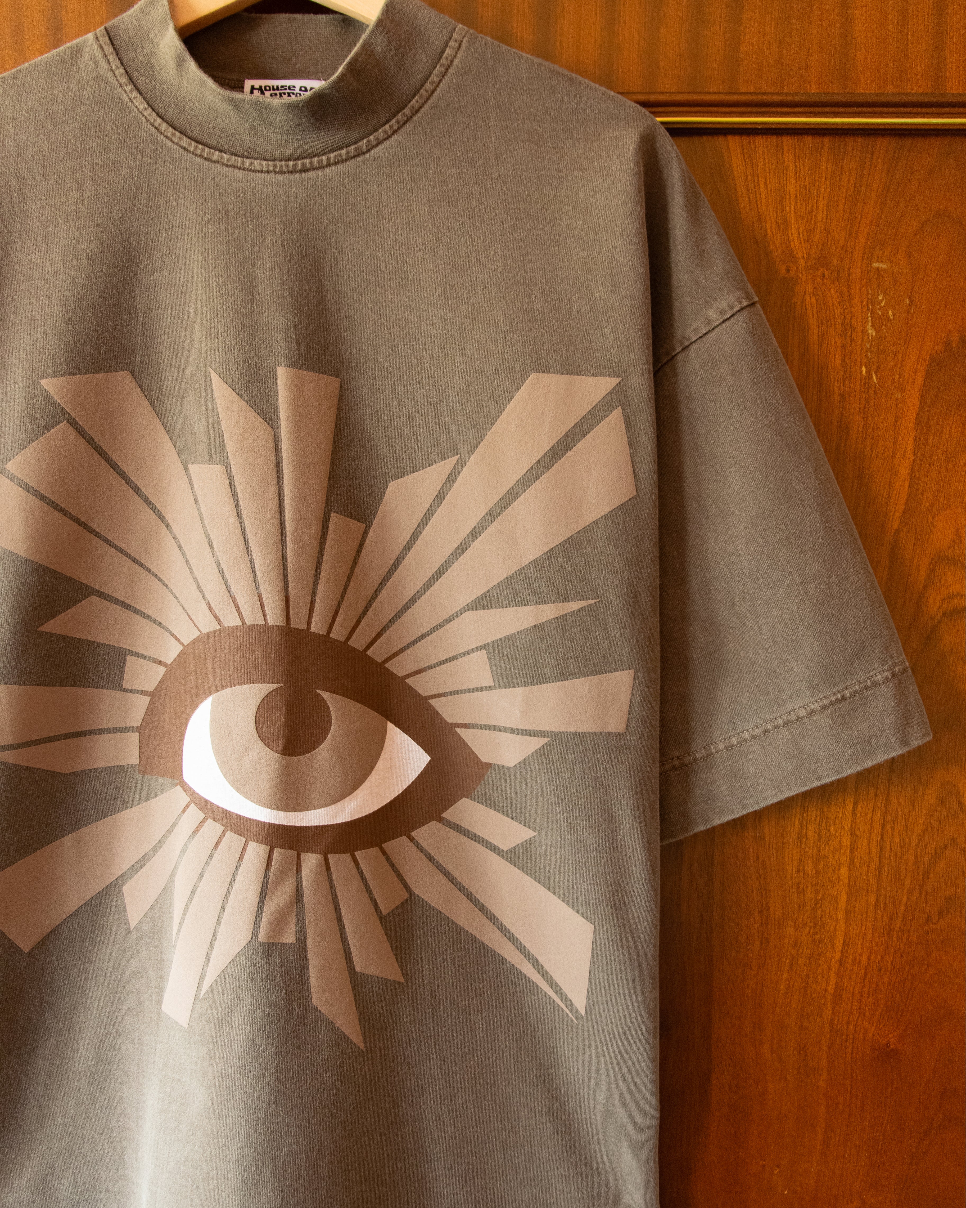 ALL-SEEING HEAVYWEIGHT TEE IN SILT - Image 3