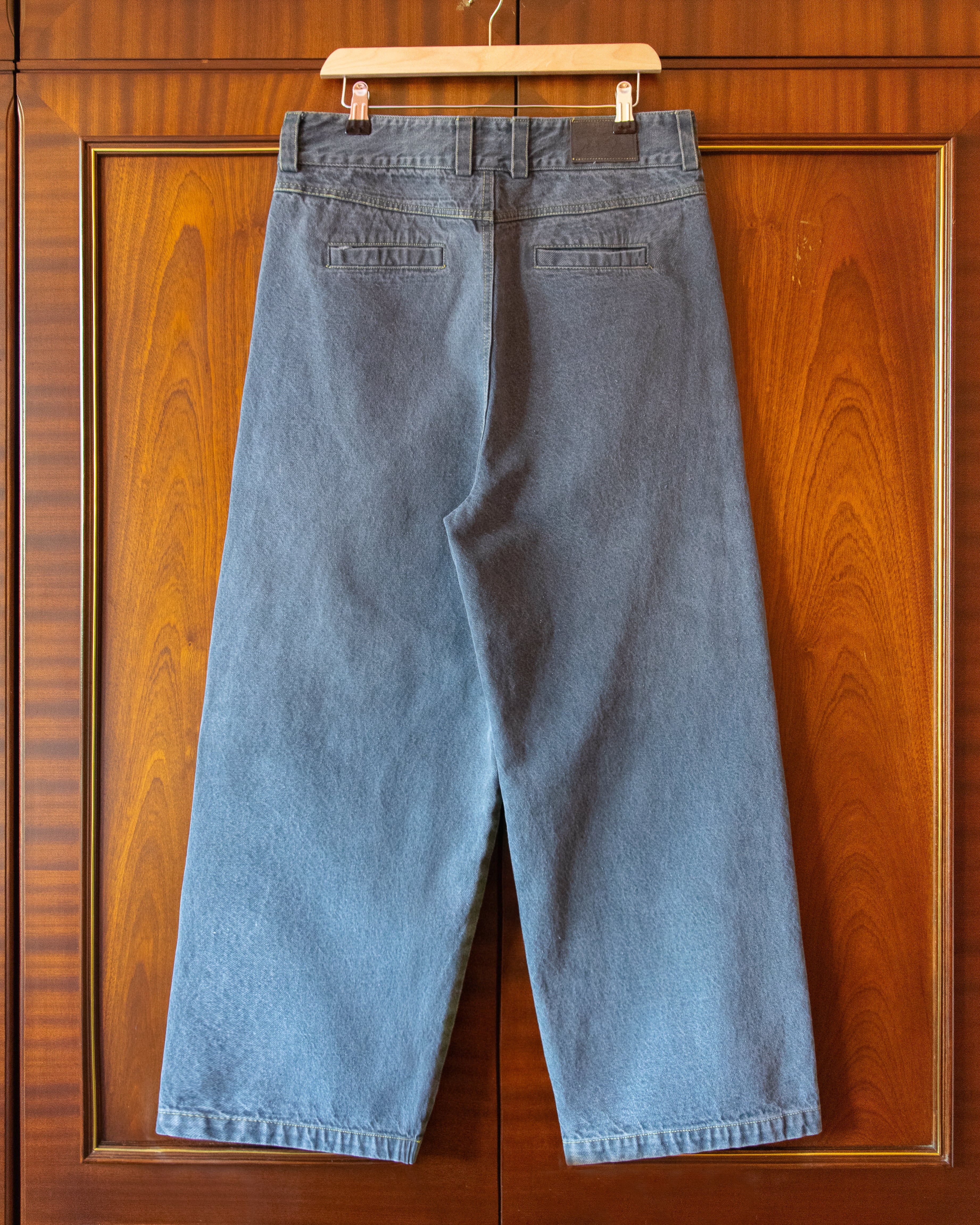 EYE PAD JEANS IN SABLE - Image 3