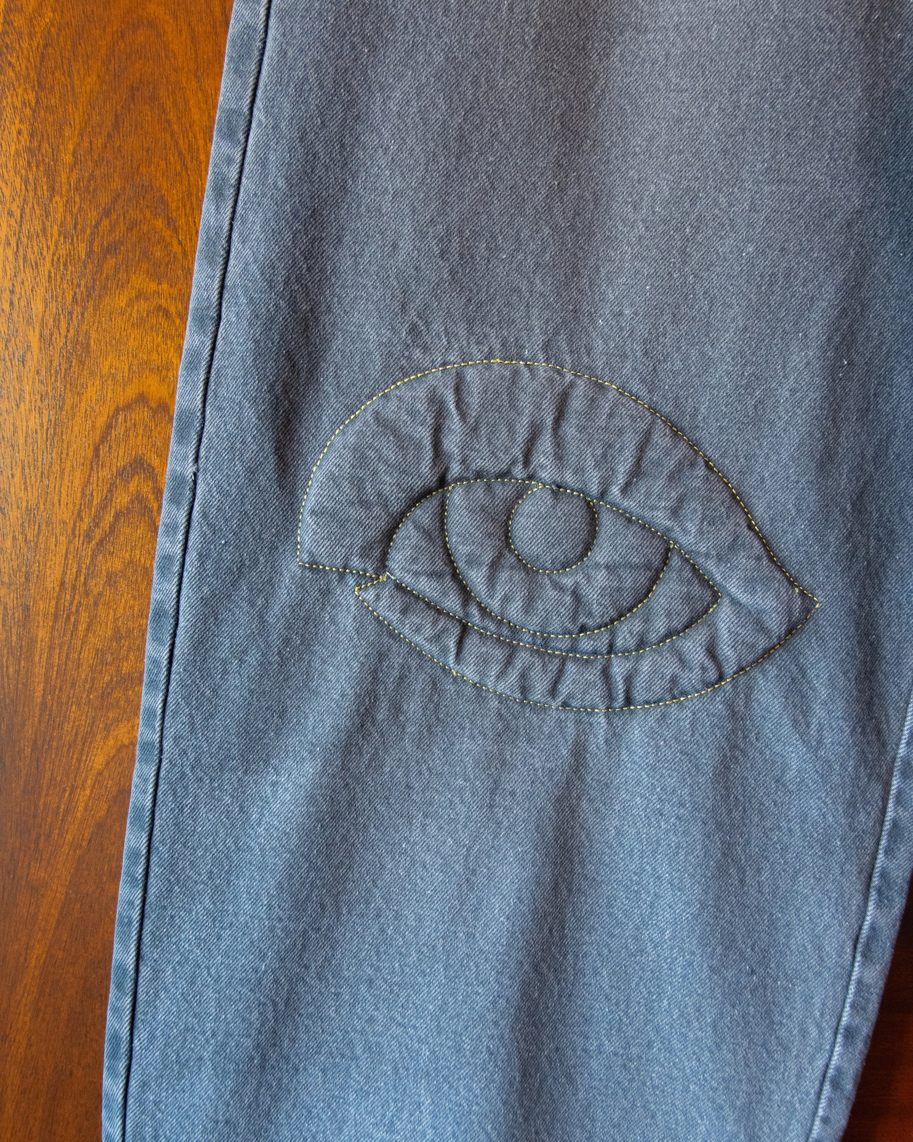 EYE PAD JEANS IN SABLE - Image 4
