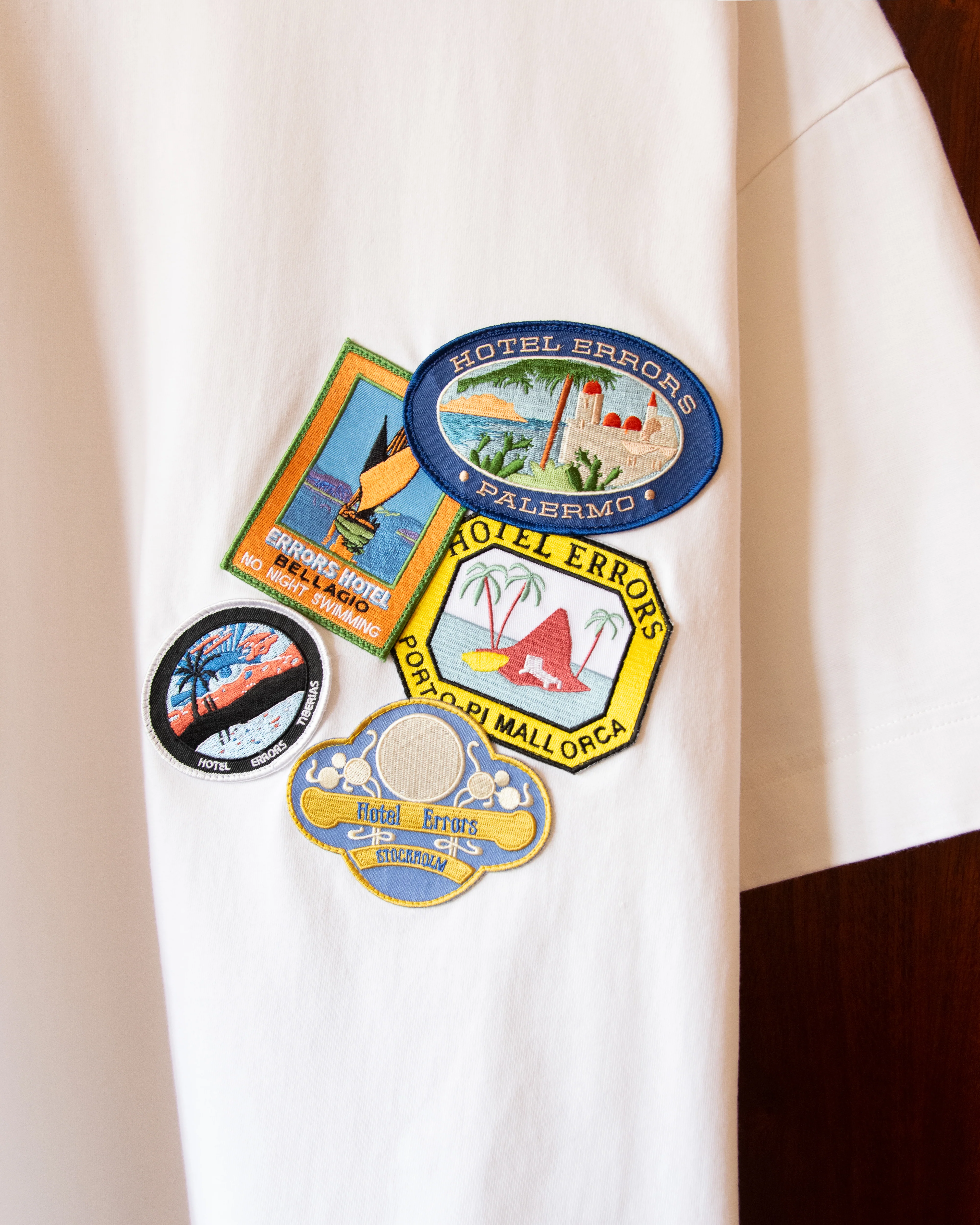 HOTEL ERRORS PATCH HEAVYWEIGHT TEE IN WHITE - Image 3