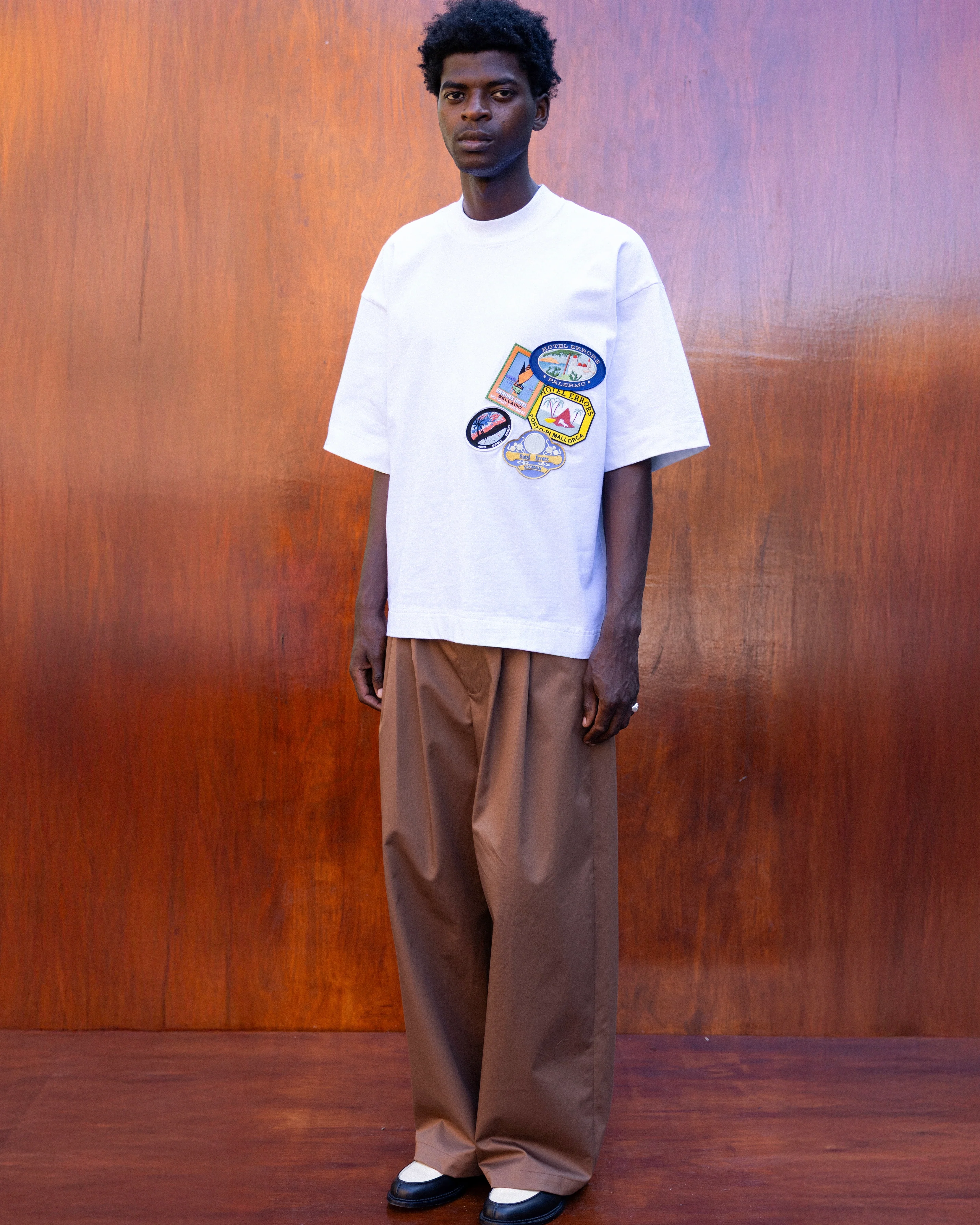 HOTEL ERRORS PATCH HEAVYWEIGHT TEE IN WHITE - Image 4