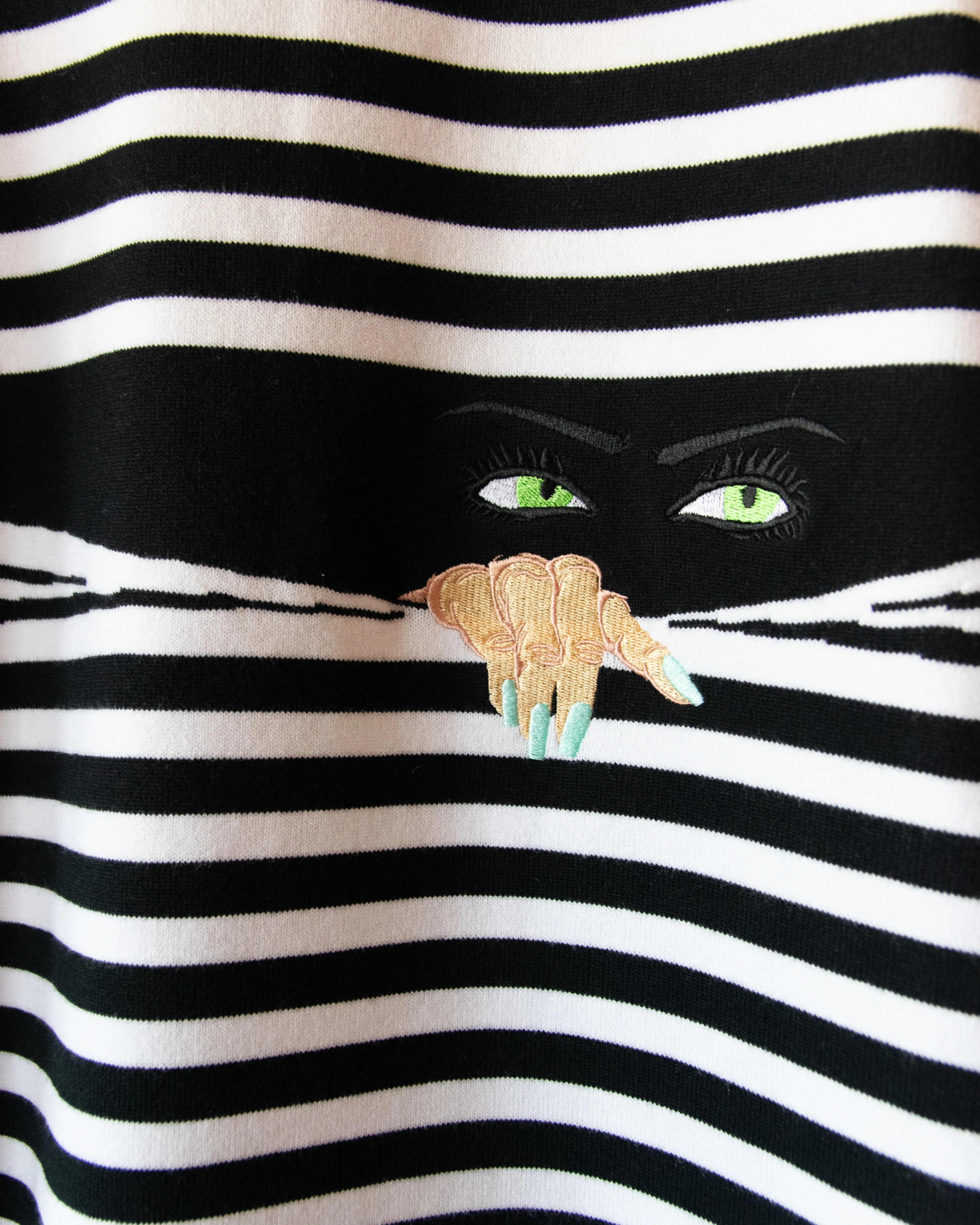 KNITTED PEEPING TEE - Image 7
