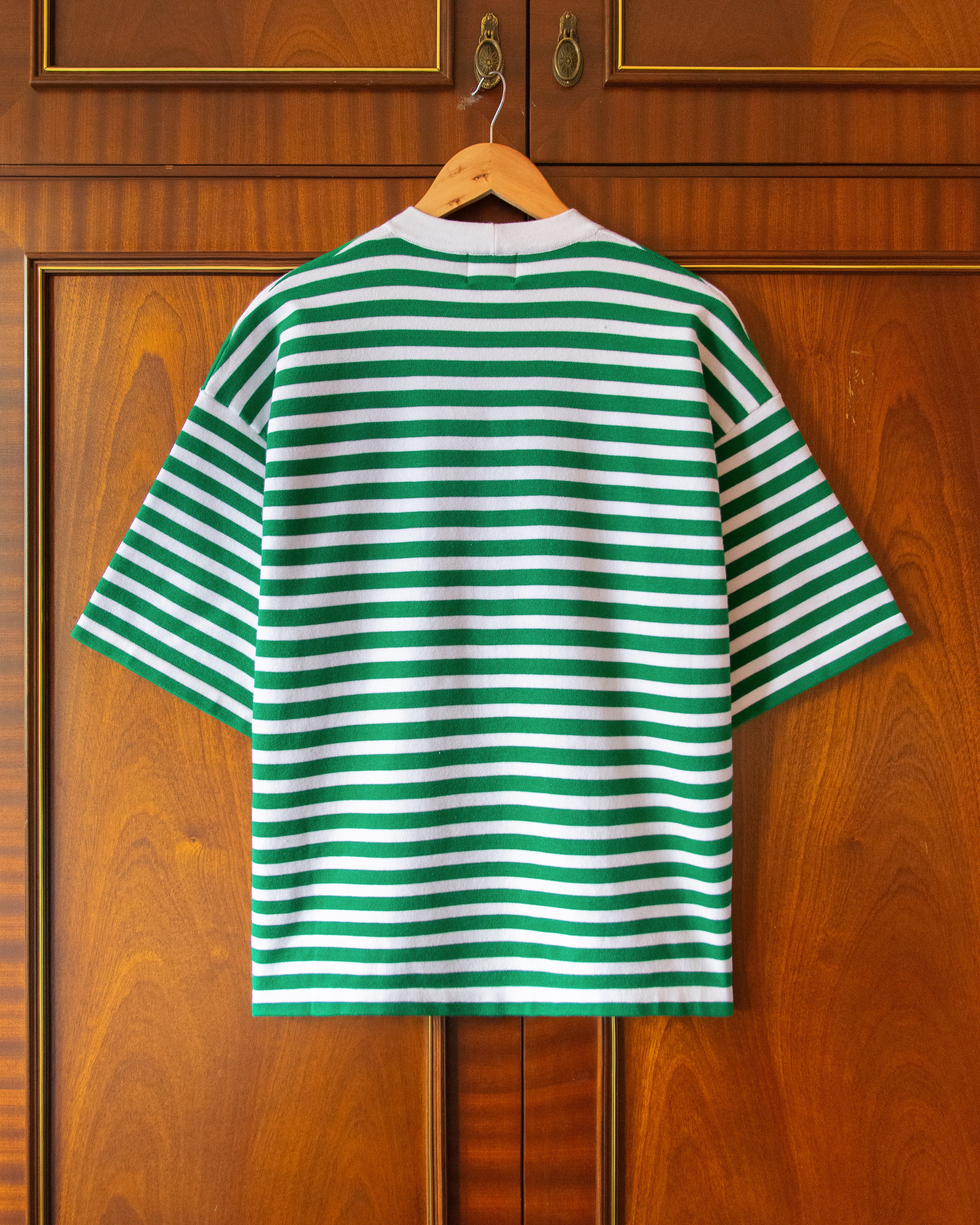 KNITTED PEEPING TEE IN GREEN - Image 3