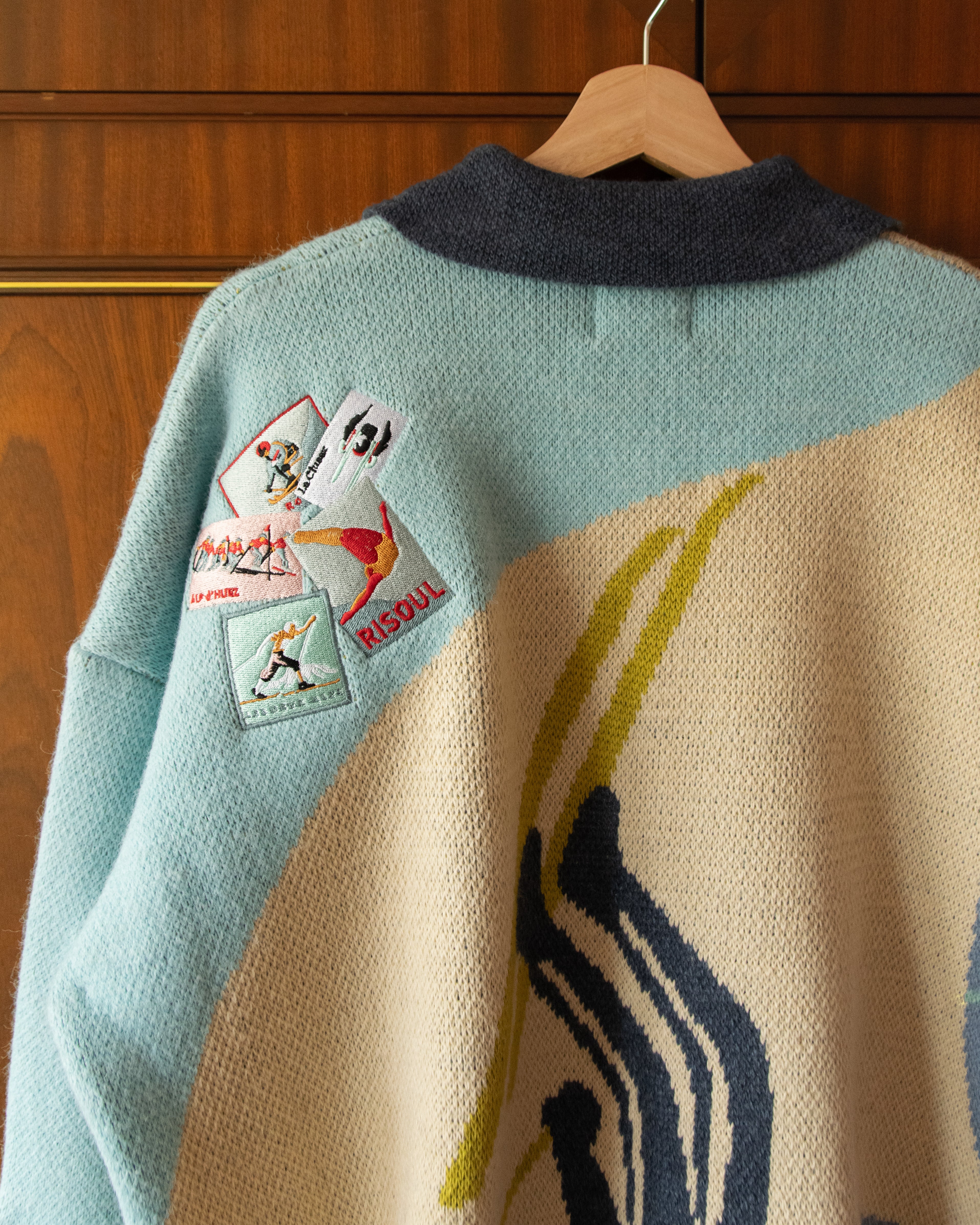 KNITTED SKI JUMPER WITH EMBROIDERED POSTCARDS - Image 6