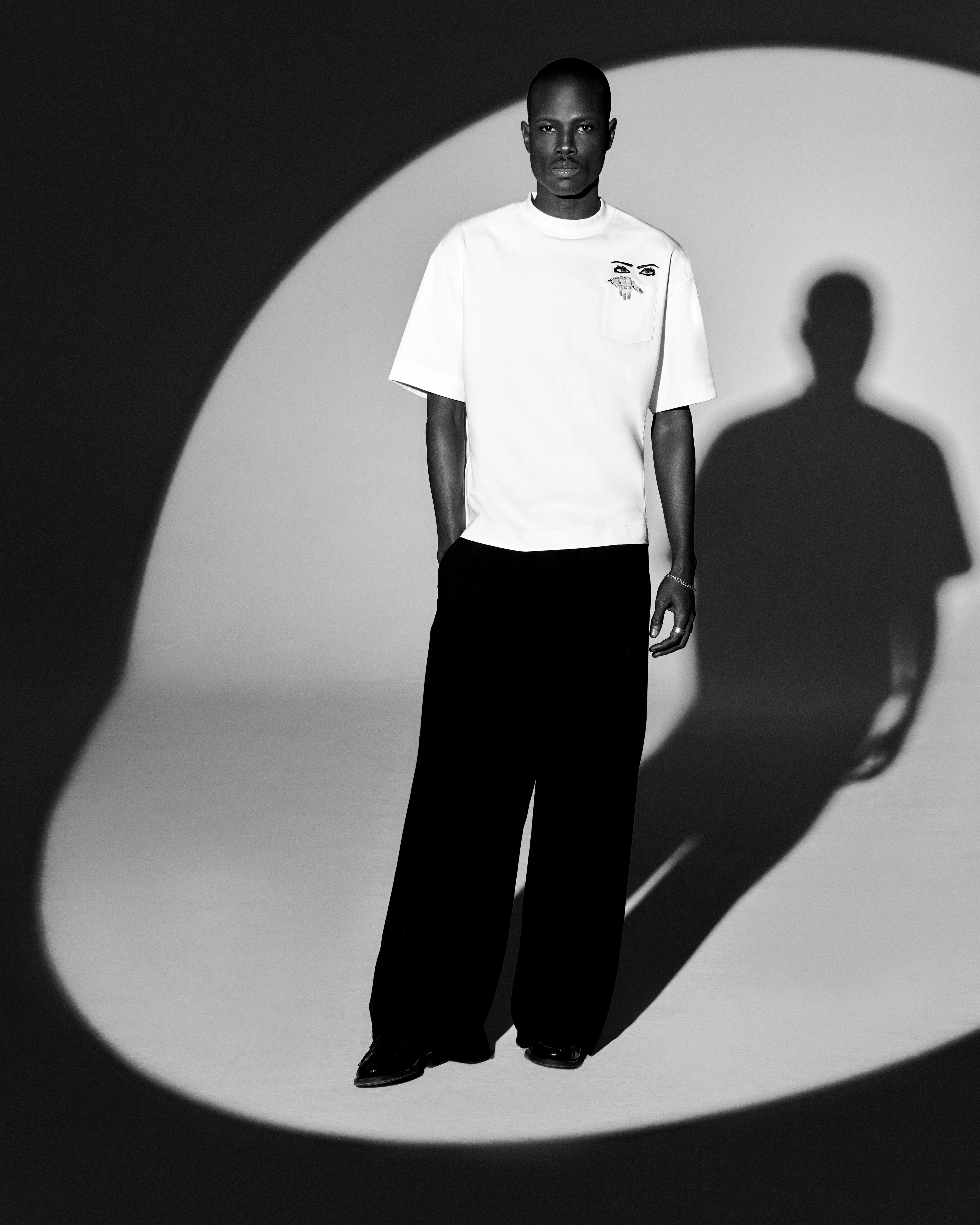 PEEPING TEE - Image 4