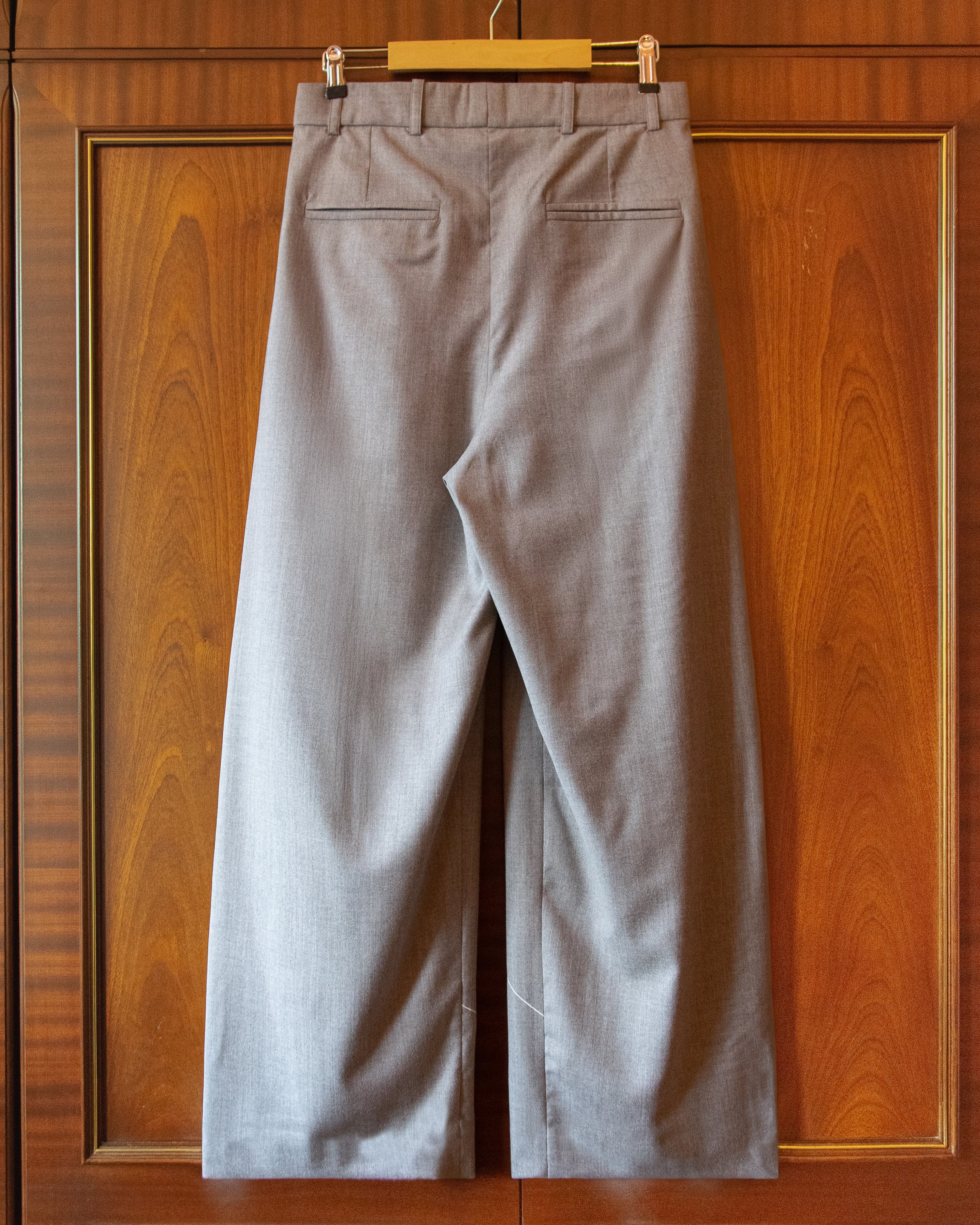 PLEATED WOOL KITE TROUSERS IN GREY - Image 6